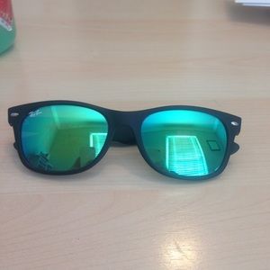 Authentic Ray-Ban New Wayfarer Sunglasses